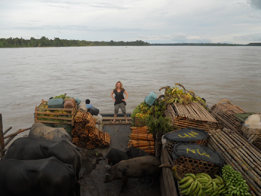 Per vrachtschip over de Amazone-rivier. Foto Iris Hannema.